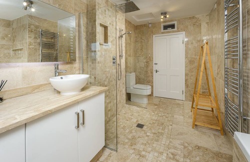 Belford Cabaña | Rosemary Cottage - a cottage that sleeps 8 guests in 4 bedrooms