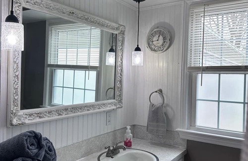 Owosso Apartamento | The Middleton - a 6 bed, 3 acre, classy home just minutes from town.