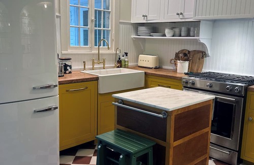 Grand Beach Cabina | Adorable SW Michigan Cottage with Beach Access