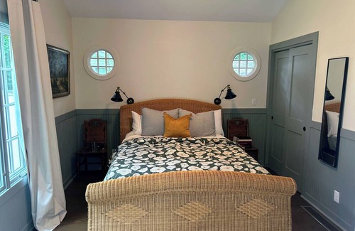 Grand Beach Cabina | Adorable SW Michigan Cottage with Beach Access