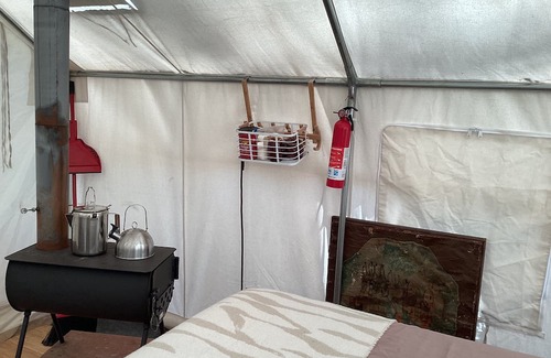 Turtletown Alquiler De RV | Cozy tent with all conveniences of home