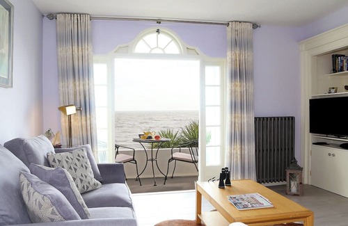 Sandgate Cabaña | Relax on your balcony and enjoy the stunning, far reaching sea views overlooking Sandgate Bay.