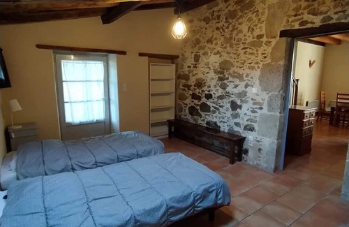 Beaurepaire Casa | Holiday Home 'Gîte Les Castilles Près Puy Du Fou' with Shared Pool, Private Terrace and Wi-Fi