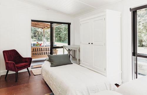 Warkworth Cabina | Hot Tub overlooking a waterfall, near beaches, vineyards, Matakana, Brick Bay