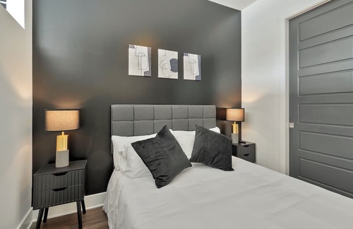 Rutledge Hill Apartamento | NEW! Near Broadway! Pool+Gym+fire pit+Grill!!