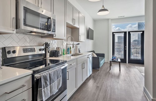 Rutledge Hill Apartamento | NEW! Near Broadway! Pool+Gym+fire pit+Grill!!