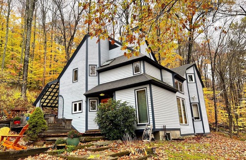 Grafton Casa | Cottage in Grafton with pond near ski centers