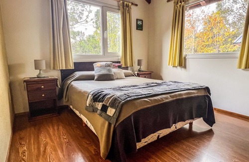 San Carlos de Bariloche Cabina | Charming cabin, steps from Lake Nahuel Huapi