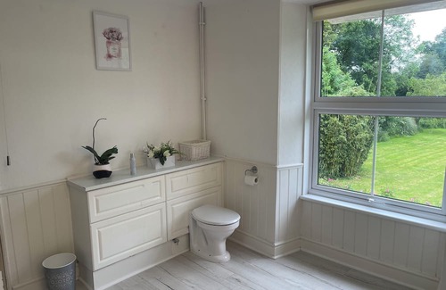 Chippenham Casa | Unique House with Land and river on the edge of The Cotswolds. (Pet Friendly!)