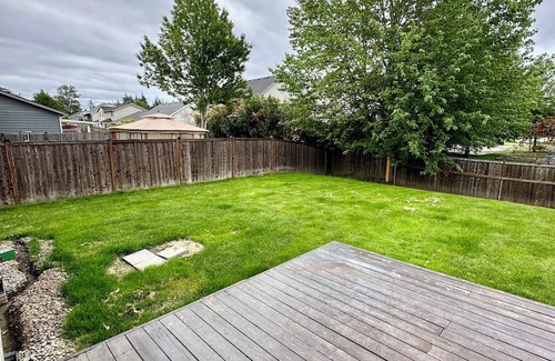 Spanaway Casa | Mid-Side house located in Spanaway perfect home away from home!