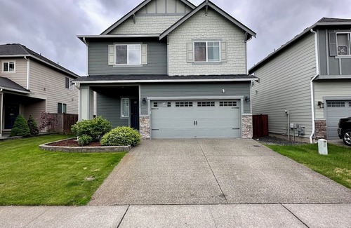 Spanaway Casa | Mid-Side house located in Spanaway perfect home away from home!