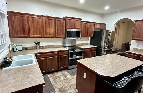 Spanaway Casa | Mid-Side house located in Spanaway perfect home away from home!
