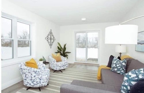 Beaverton Casa | Lakefront Boathouse Paradise!