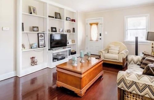 Milford Apartamento | Finished Attic Space-Minutes to Hiking in Milford!