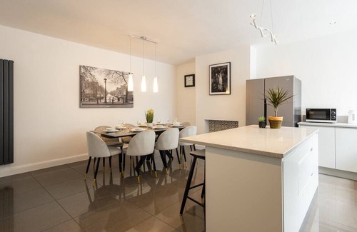 Huddersfield Casa | Host & Stay | The Westbourne Grande