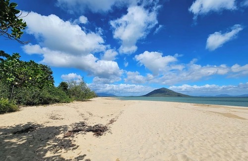 Cape Gloucester Casa | UNIT 2.Located in a secluded pristine setting with fishing, crabbing at doorstep