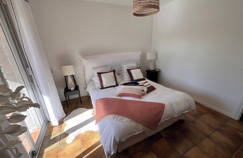 Moyen-Vernet Casa | QUIET SPACIOUS ARCHITECT'S HOUSE - SWIMMING POOL / GAMES - NEAR SEA AND SPAIN