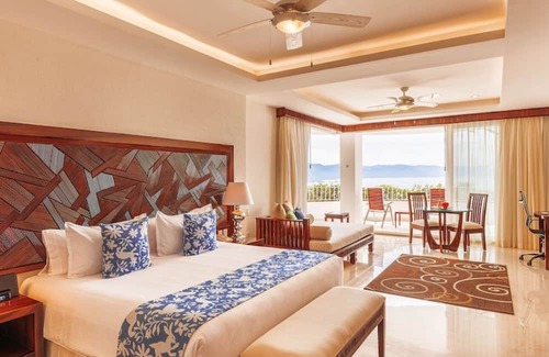 Conchas Chinas Apartamento | 🌊 Experience Beachfront Bliss 2-Bedroom Suite Ocean View! 🌴