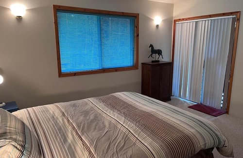 Eagle Creek Casa | Eagle Point Cabin at Ruth Lake Pet Friendly