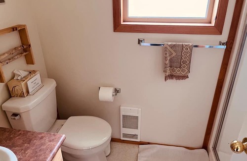 Eagle Creek Casa | Eagle Point Cabin at Ruth Lake Pet Friendly