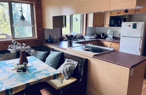 Eagle Creek Casa | Eagle Point Cabin at Ruth Lake Pet Friendly