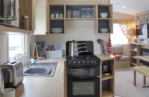Rhyd-y-clafdy Cabaña | Perfect for families, walking distance to all amenities and the beach.