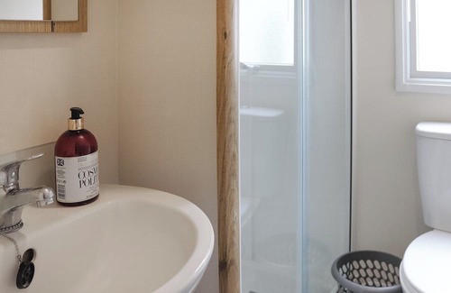 Rhyd-y-clafdy Cabaña | Perfect for families, walking distance to all amenities and the beach.