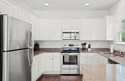 South Salisbury Casa | Pet Friendly 4 Bedroom in Salisbury!
