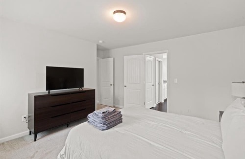 South Salisbury Casa | Pet Friendly 4 Bedroom in Salisbury!