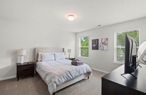 South Salisbury Casa | Pet Friendly 4 Bedroom in Salisbury!