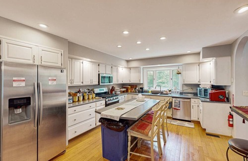 Tafton Casa | Luxurious home w/ in home theater, entertainment & hot tub