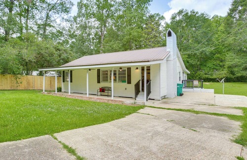 Wakefield Cabaña | Cottage w/ Fire Pit ~ 2 Mi to Lake Rosemound!
