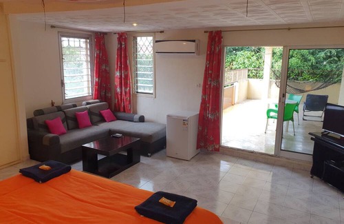 Cocody Apartamento | Serviced 2 bedroom apartment & pool in Riviera 3, with services included