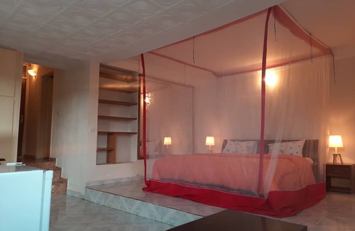 Cocody Apartamento | Serviced 2 bedroom apartment & pool in Riviera 3, with services included