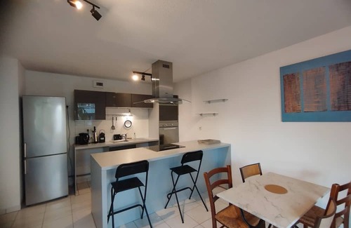 Minimes - Barriere de Paris Apartamento | Spacious nest with balcony and shared pool