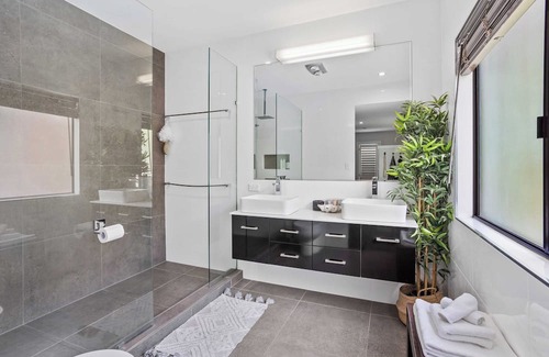 Mudgeeraba Casa | Summerhill House is a family home nestled amongst the trees with epic hinterland sunset views