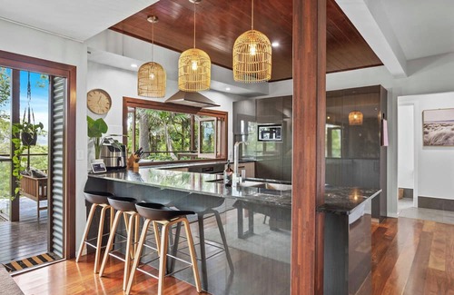 Mudgeeraba Casa | Summerhill House is a family home nestled amongst the trees with epic hinterland sunset views