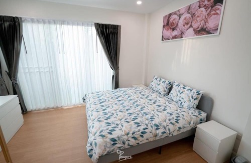 Kanchanaburi Casa | Modern home in Kanchanaburi set in beautiful riverside spa resort
