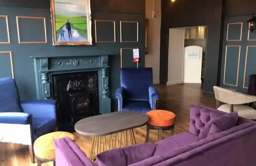 Greencastle Casa | Seafront Castle Inn - just off the Ferry!
