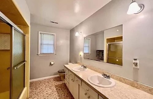 Great Bridge East Casa | Cozy 2-bedroom house with all amenities in Chesapeake, Va.