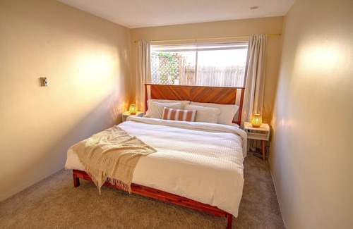 Upper East Apartamento | Cozy two bedroom apartment in Downtown Santa Barbara - Walk to anywhere!