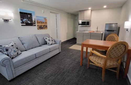 Evanston Apartamento | Secure Access Building, Fresh Fully Remodeled Apartment