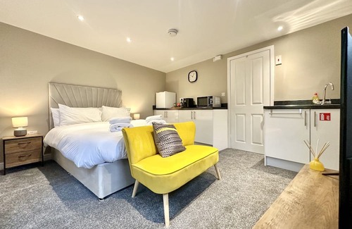 York Cabaña | Firs Nook with Parking - a bungalow that sleeps 2 guests in 1 bedroom