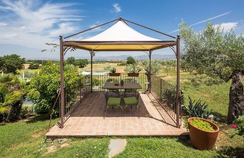 Cannara Apartamento | L’Olmo Agriturismo di charme-The Sunrise suite with breathtaking view of Assisi.