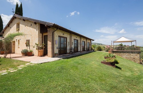 Cannara Apartamento | L’Olmo Agriturismo di charme-The Sunrise suite with breathtaking view of Assisi.