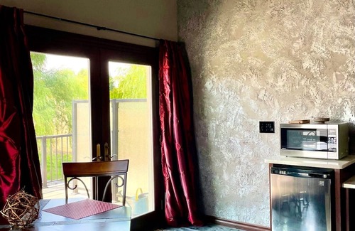 Tri-Cities Chalet De Esquí | Located on a working cherry farm, our grounds invite a serene and peaceful space