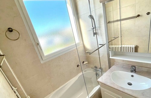 Chatou Apartamento | Vrbo Property