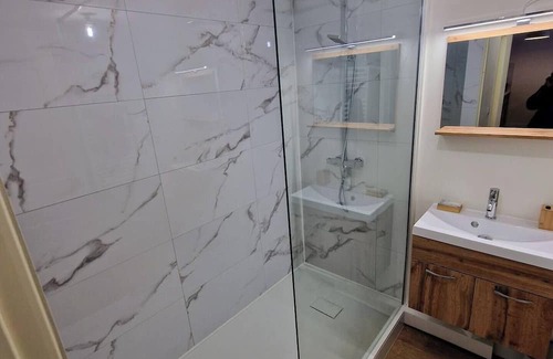 Centre Ville Apartamento | Modern apartment - free, private and secure parking