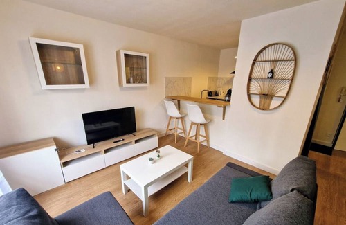 Centre Ville Apartamento | Modern apartment - free, private and secure parking