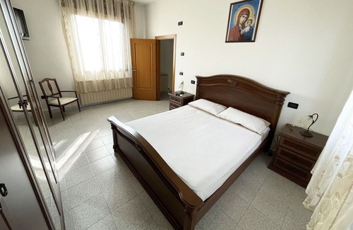 Taglio di Po Villa | Beautiful private villa for 6 people with WIFI, hot tub, A/C, TV, pets allowed and parking
